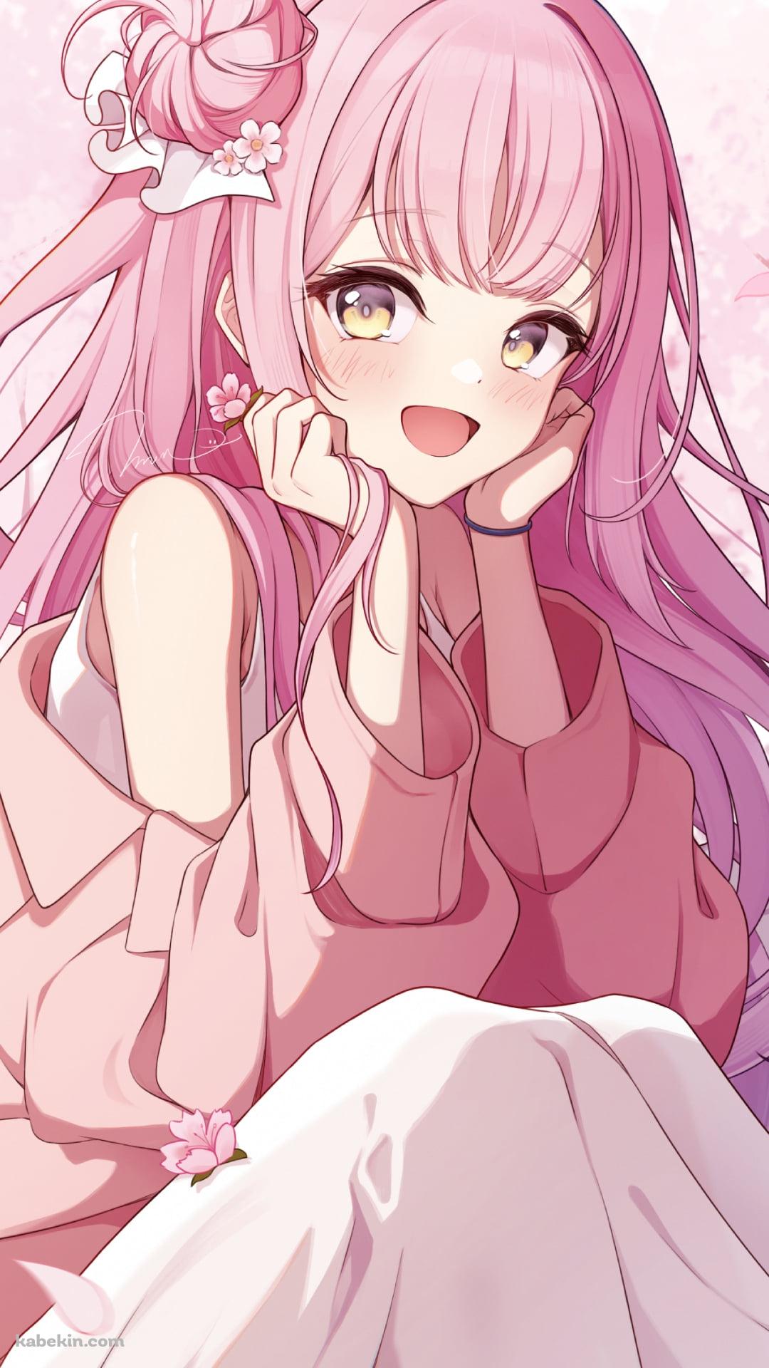 ピンクの花に囲まれた笑顔の聖園ミカ / ブルーアーカイブのAndroidの壁紙(1080px x 1920px) スマホ用