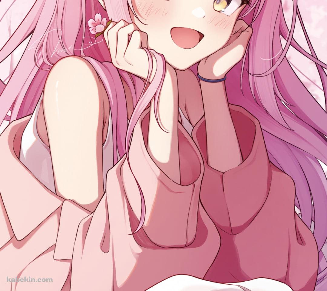 ピンクの花に囲まれた笑顔の聖園ミカ / ブルーアーカイブのAndroidの壁紙(1080px x 960px) スマホ用