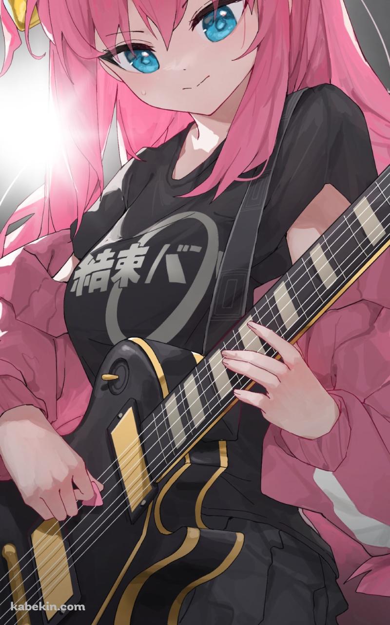 黒いエレキギターを弾く後藤ひとり / ピンクの髪色 / 結束バンド / ぼっち・ざ・ろっく!のAndroidの壁紙(800px x 1280px) スマホ用