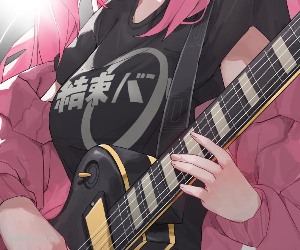 黒いエレキギターを弾く後藤ひとり / ピンクの髪色 / 結束バンド / ぼっち・ざ・ろっく!のAndroidの壁紙(960px x 800px) スマホ用