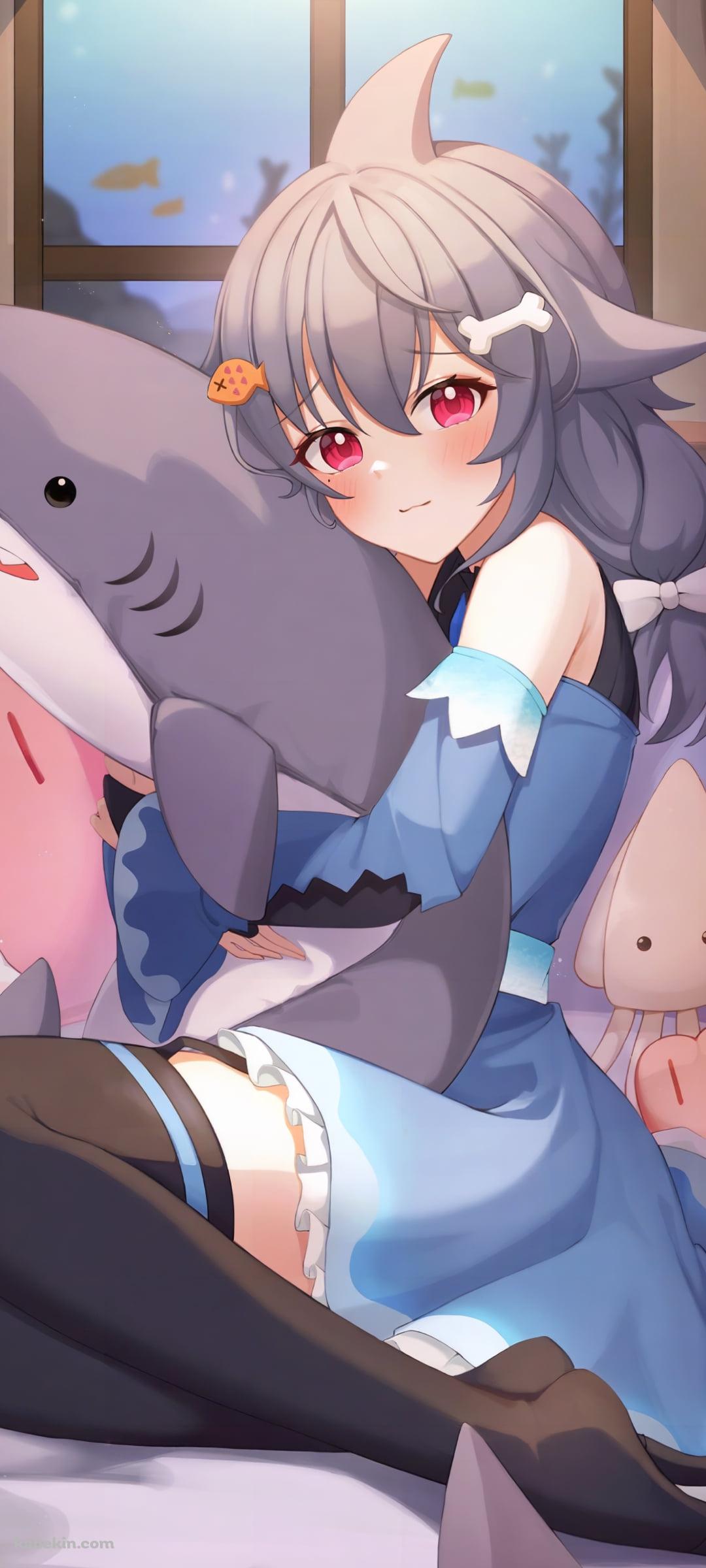 鮫のぬいぐるみを抱く鮫島メイコ / バーチャルYouTuber / VtuberのAndroidの壁紙(1080px x 2400px) スマホ用