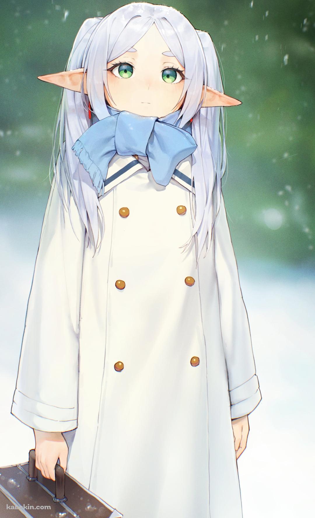 雪の中、青い蝶を見るボストンバッグを持つフリーレン / 葬送のフリーレンのAndroidの壁紙(1080px x 1776px) スマホ用