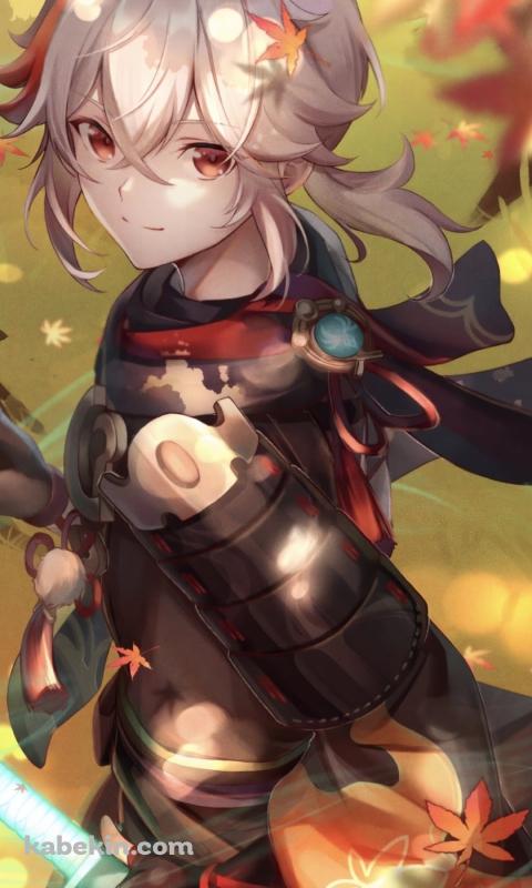 紅葉と青く光る剣に手をかける楓原万葉 / 原神のAndroidの壁紙(480px x 800px) スマホ用