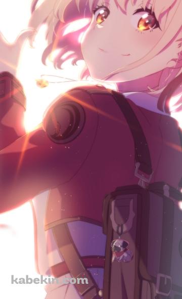 振り向いて手を振る錦木千束 / リコリス・リコイルのAndroidの壁紙(360px x 592px) スマホ用
