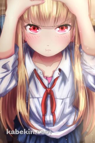 頭を抑える百井咲久 / 女子高生の無駄づかいのAndroidの壁紙(320px x 480px) スマホ用