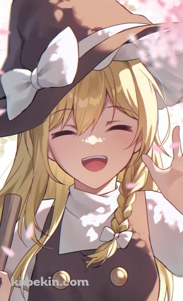 桜の花と左手で手を振る笑顔の霧雨魔理沙 / 東方のAndroidの壁紙(360px x 592px) スマホ用