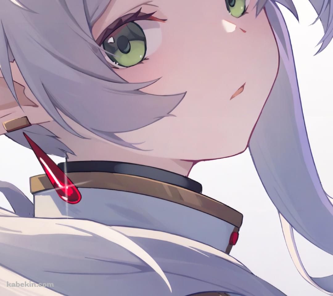蒼月草の花びらと振り返るフリーレン / 葬送のフリーレンのAndroidの壁紙(1080px x 960px) スマホ用