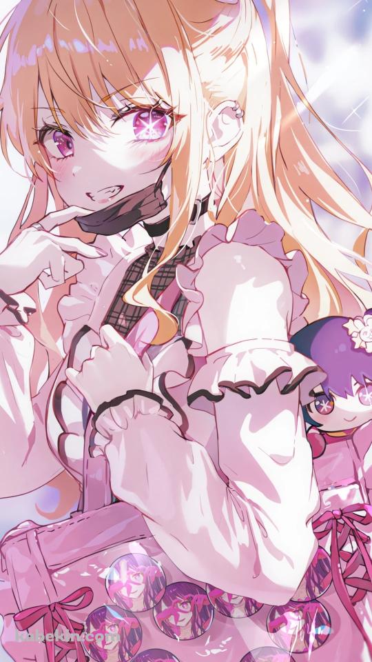 黒いマスクを外して微笑む星野ルビー / 星野アイのアクセサリー / ツインテール / チョーカー / 推しの子のAndroidの壁紙(540px x 960px) スマホ用