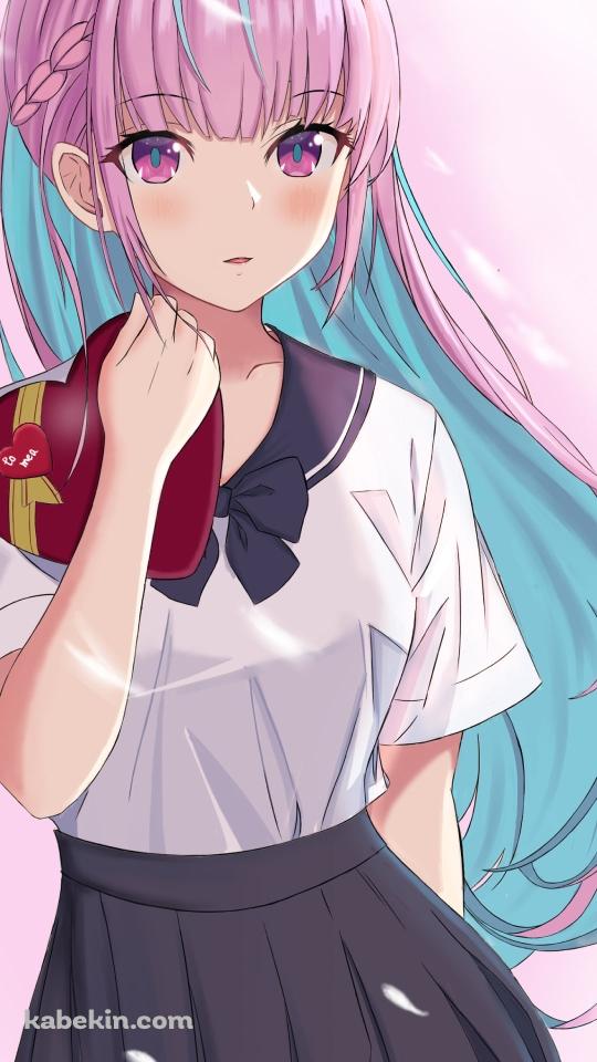 赤いハートのケースを持つ湊あくあ / ホロライブ / バーチャルYouTuber / VtuberのAndroidの壁紙(540px x 960px) スマホ用