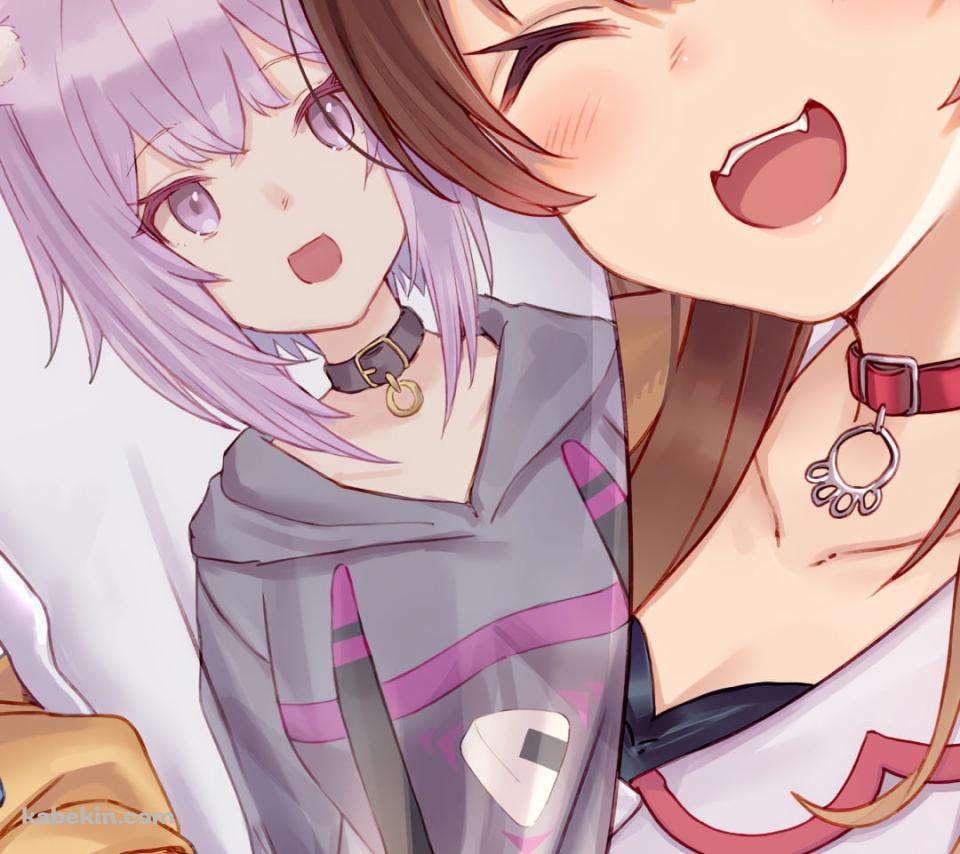 猫又おかゆの抱き枕を抱く戌神ころね / ホロライブ / バーチャルYouTuberのAndroidの壁紙(960px x 854px) スマホ用
