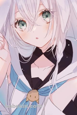 緑の瞳でこちらを見つめる白上フブキ / ホロライブ / バーチャルYouTuberのAndroidの壁紙(320px x 480px) スマホ用