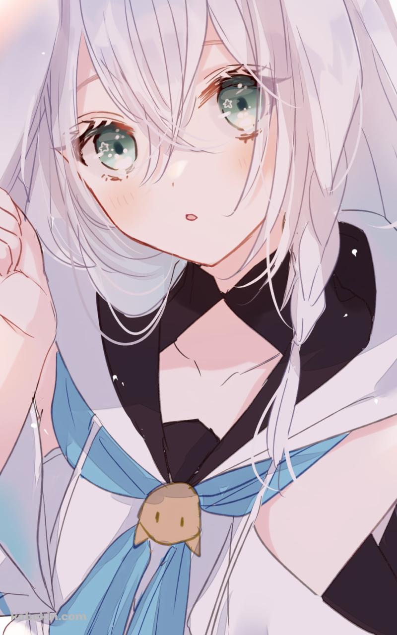 緑の瞳でこちらを見つめる白上フブキ / ホロライブ / バーチャルYouTuberのAndroidの壁紙(800px x 1280px) スマホ用
