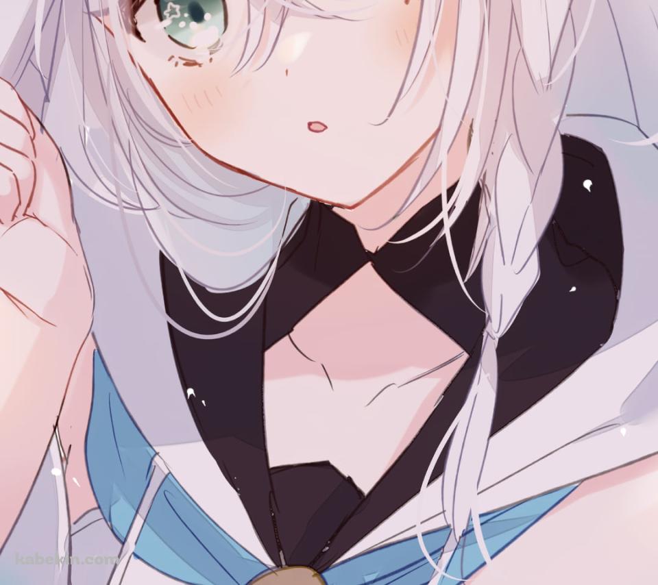 緑の瞳でこちらを見つめる白上フブキ / ホロライブ / バーチャルYouTuberのAndroidの壁紙(960px x 854px) スマホ用