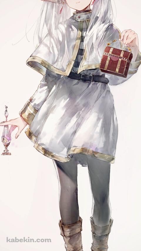 小さな鞄と小瓶を持つフリーレン / 葬送のフリーレンのAndroidの壁紙(480px x 854px) スマホ用