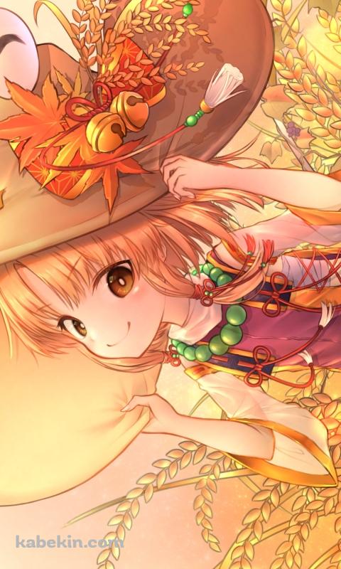 稲穂と帽子を抑える洩矢諏訪子 / 東方のAndroidの壁紙(480px x 800px) スマホ用