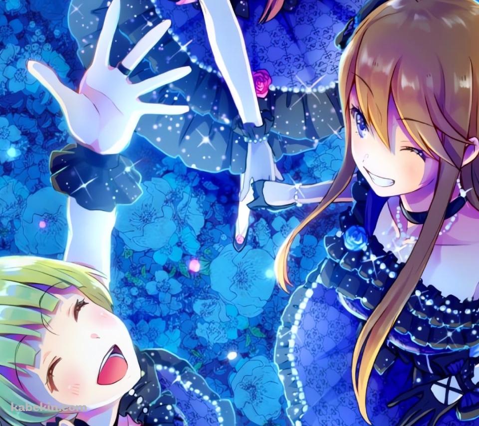 青い花の上に立つ所恵美 / 田中琴葉 / 島原エレナ / アイドルマスターミリオンライブ!のAndroidの壁紙(960px x 854px) スマホ用