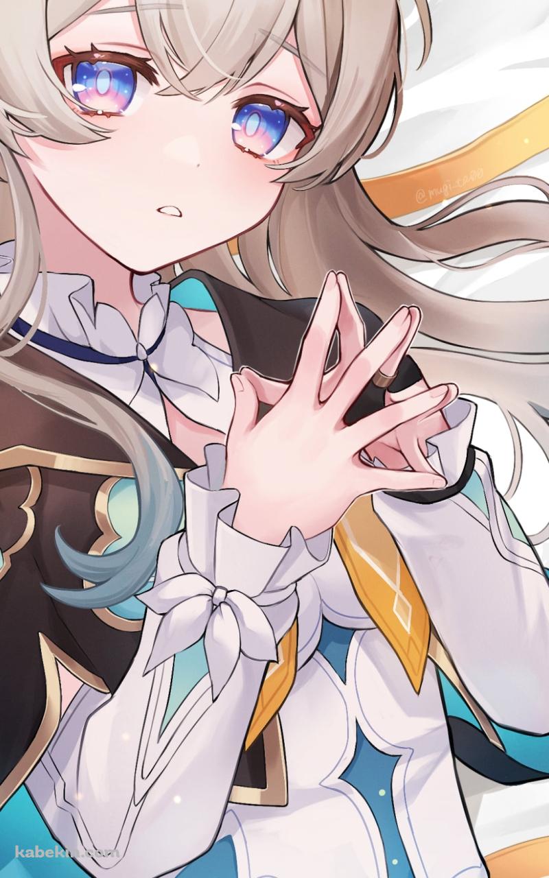 白いシーツの上で両手の指を合わせるホタル / 崩壊:スターレイルのAndroidの壁紙(800px x 1280px) スマホ用