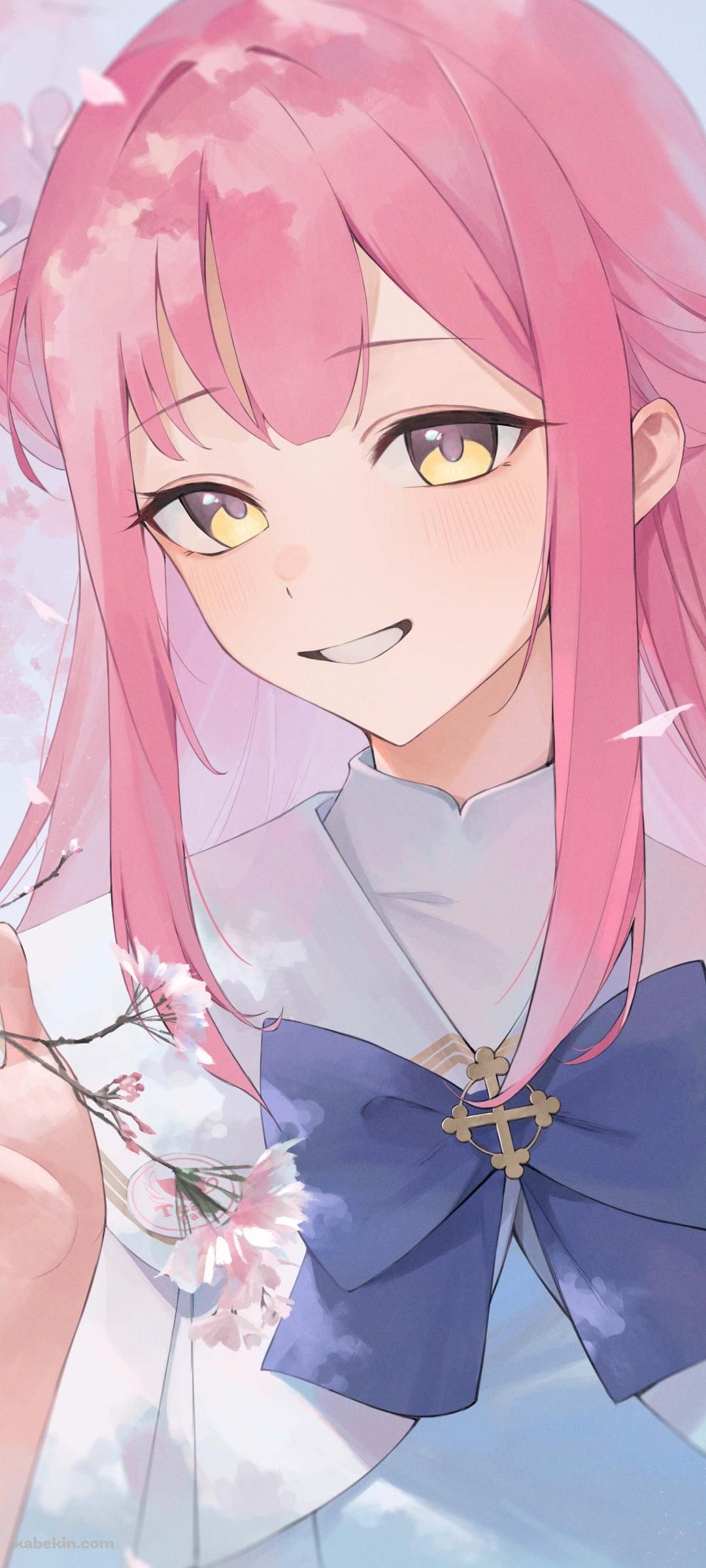 桜の花に手をかける聖園ミカ / ブルーアーカイブのAndroidの壁紙(1080px x 2400px) スマホ用