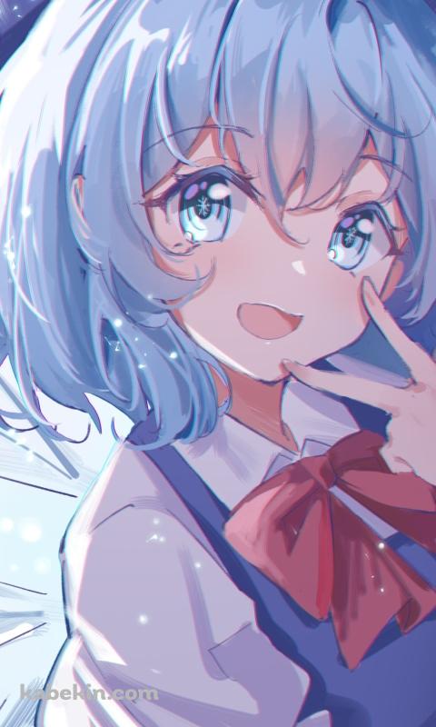口元でピースをする可愛いチルノ / 東方のAndroidの壁紙(480px x 800px) スマホ用