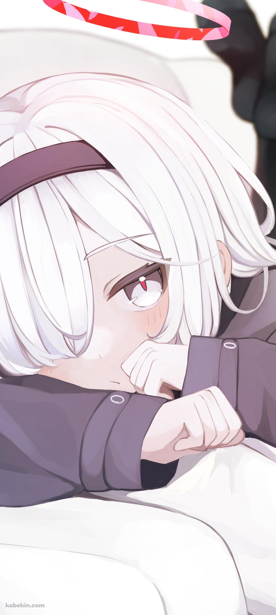 白いソファーで寝転ぶプラナ / ブルーアーカイブのAndroidの壁紙(1080px x 2400px) スマホ用