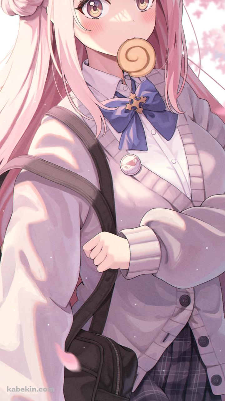 学校に登校する制服姿の聖園ミカ / ブルーアーカイブのAndroidの壁紙(720px x 1280px) スマホ用