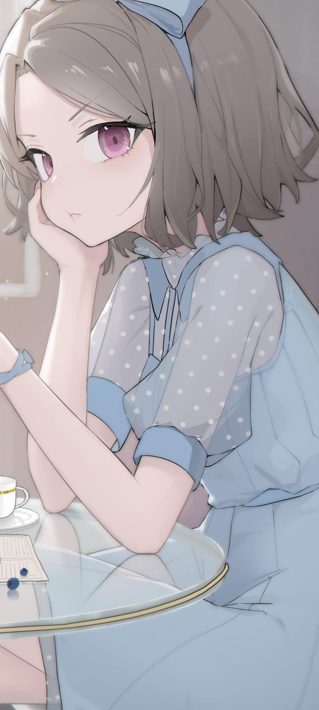 椅子に座って青いケーキを食べる海老塚智 / ガールズバンドクライのAndroidの壁紙(1080px x 2400px) スマホ用