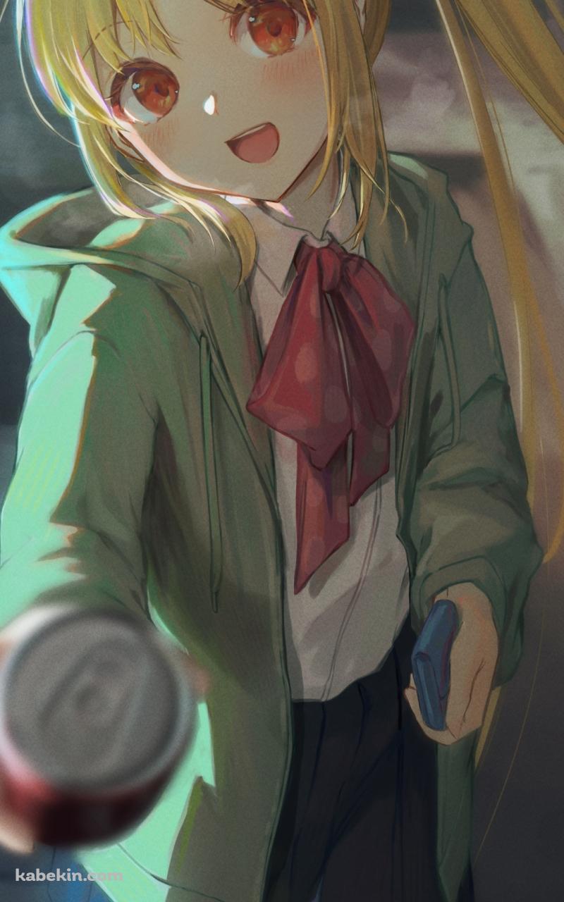 缶ジュースを差し出す伊地知虹夏 / ぼっち・ざ・ろっく!のAndroidの壁紙(800px x 1280px) スマホ用