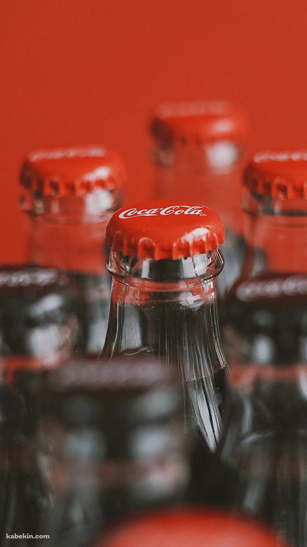 並んだコカ・コーラの瓶 / Coca ColaのAndroidの壁紙(1080px x 1920px) スマホ用