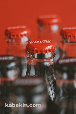 並んだコカ・コーラの瓶 / Coca ColaのAndroidの壁紙(320px x 480px) スマホ用