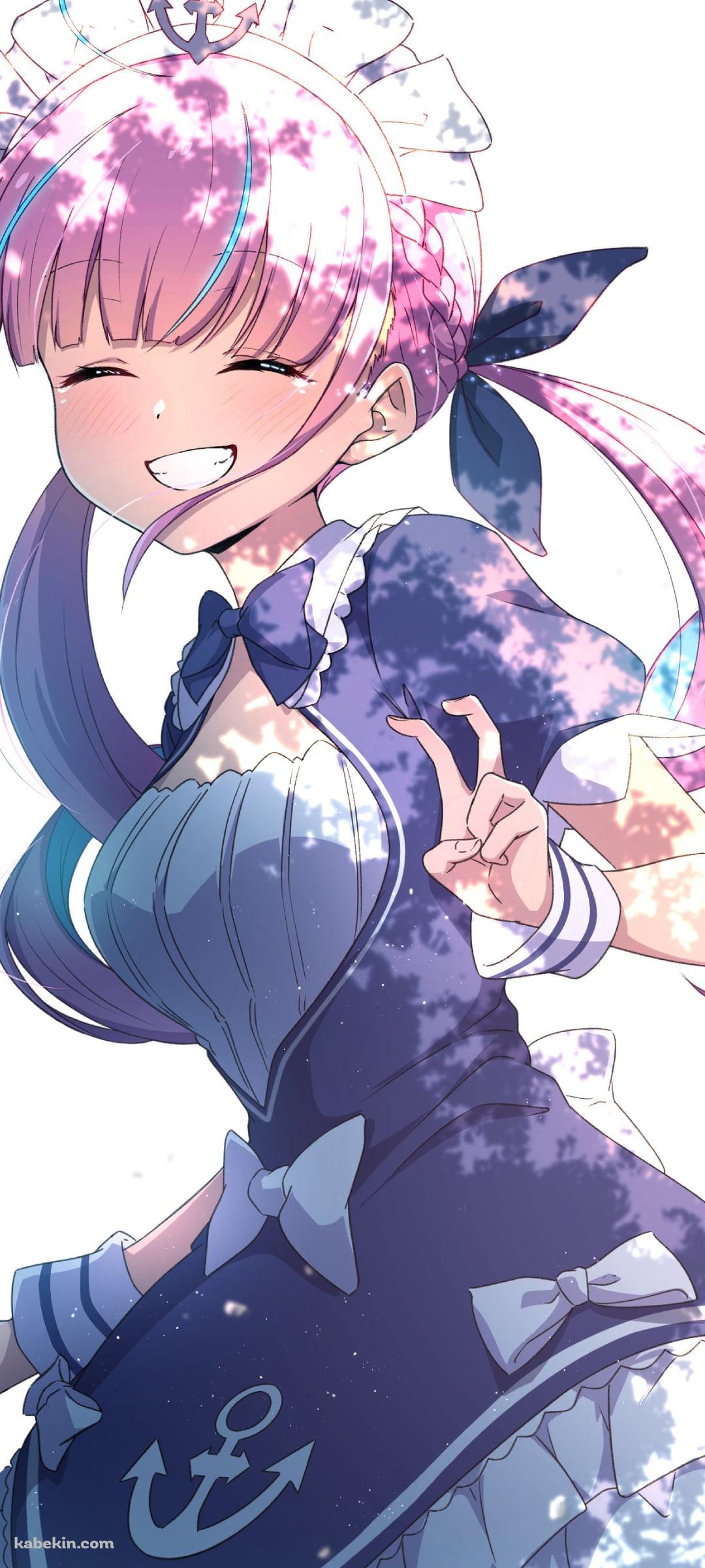 左手でピースをする笑顔の湊あくあ / ホロライブ / バーチャルYouTuberのAndroidの壁紙(1080px x 2400px) スマホ用