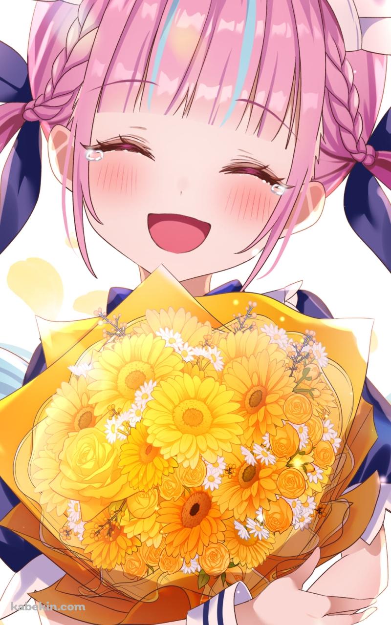 向日葵の花束を抱える笑顔の湊あくあ / バーチャルYouTuber / ホロライブのAndroidの壁紙(800px x 1280px) スマホ用