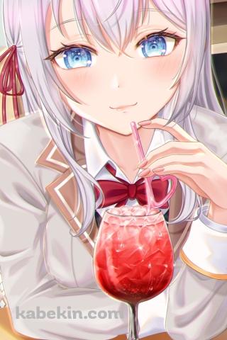 赤いジュースを飲むアリサ・ミハイロヴナ・九条 / 時々ボソッとロシア語でデレる隣のアーリャさんのAndroidの壁紙(320px x 480px) スマホ用