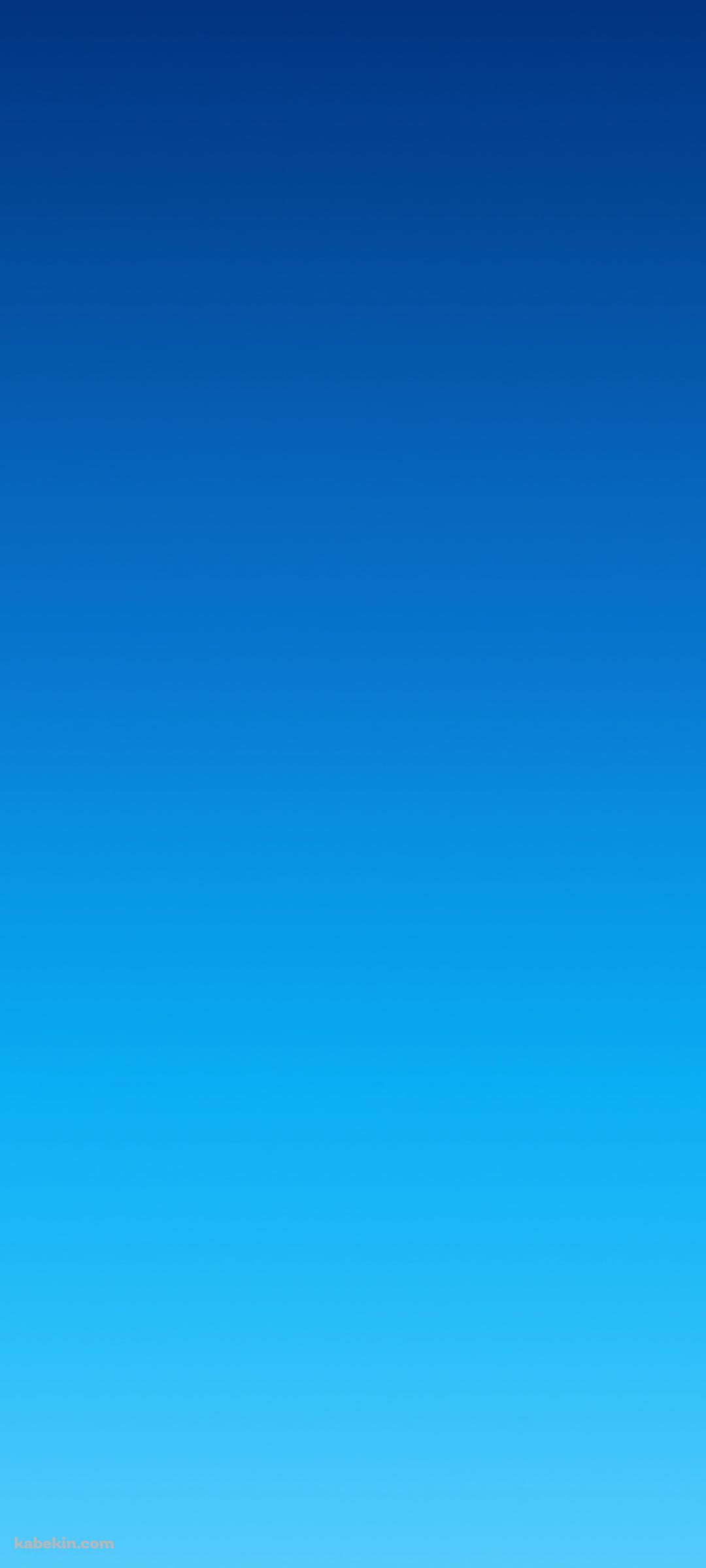 シンプルな青・水色のグラデーション / 空のAndroidの壁紙(1080px x 2400px) スマホ用