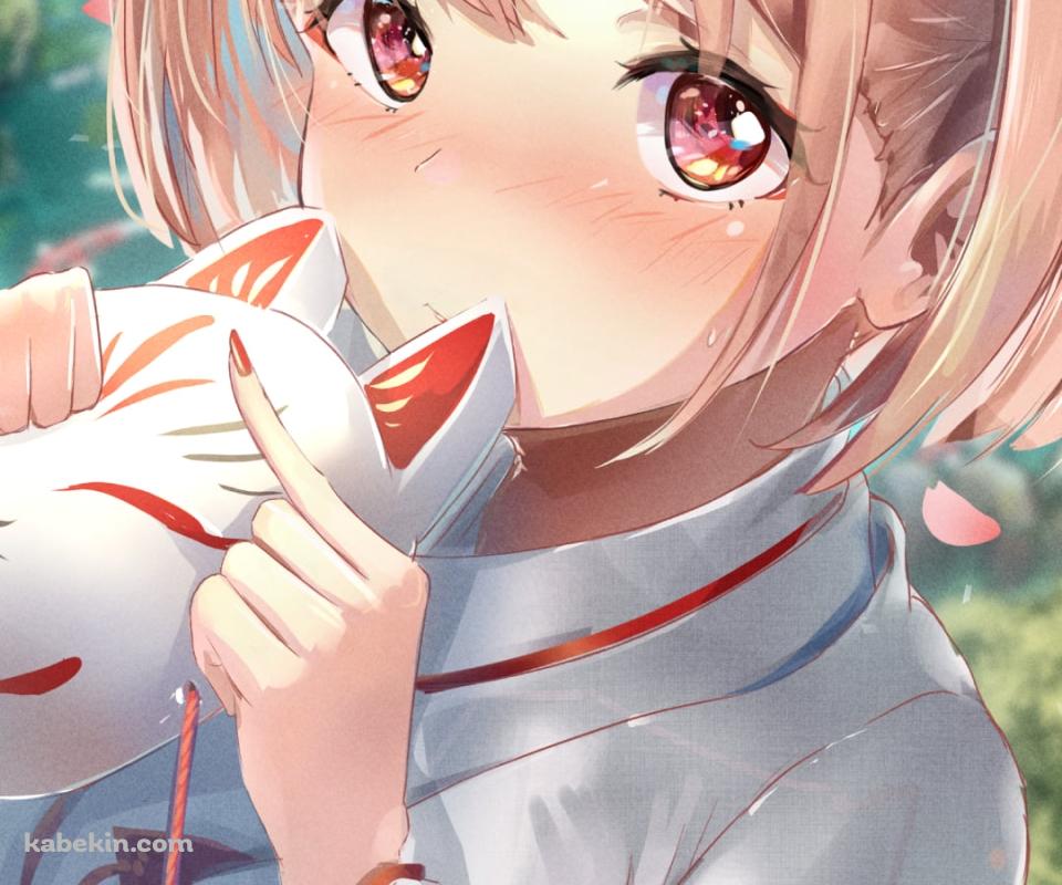 照れて狐面を持つ錦木千束 / リコリス・リコイルのAndroidの壁紙(960px x 800px) スマホ用