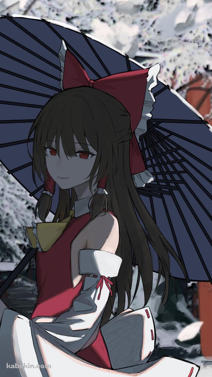 和傘をさす博麗霊夢 / 鳥居 / 東方のAndroidの壁紙(720px x 1280px) スマホ用