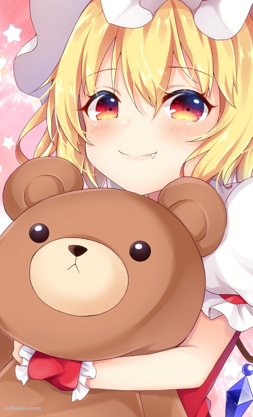 大きな熊のぬいぐるみを持つフランドール・スカーレット / 東方のAndroidの壁紙(1080px x 1776px) スマホ用