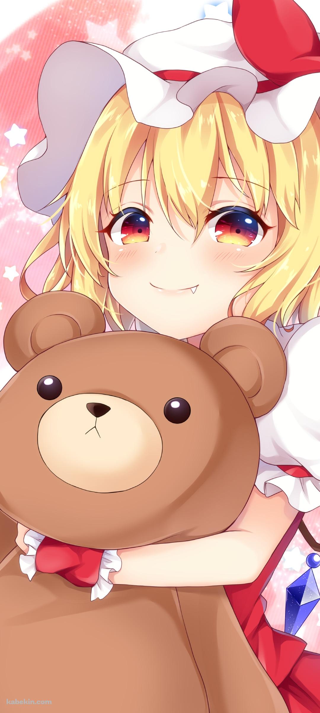 大きな熊のぬいぐるみを持つフランドール・スカーレット / 東方のAndroidの壁紙(1080px x 2400px) スマホ用