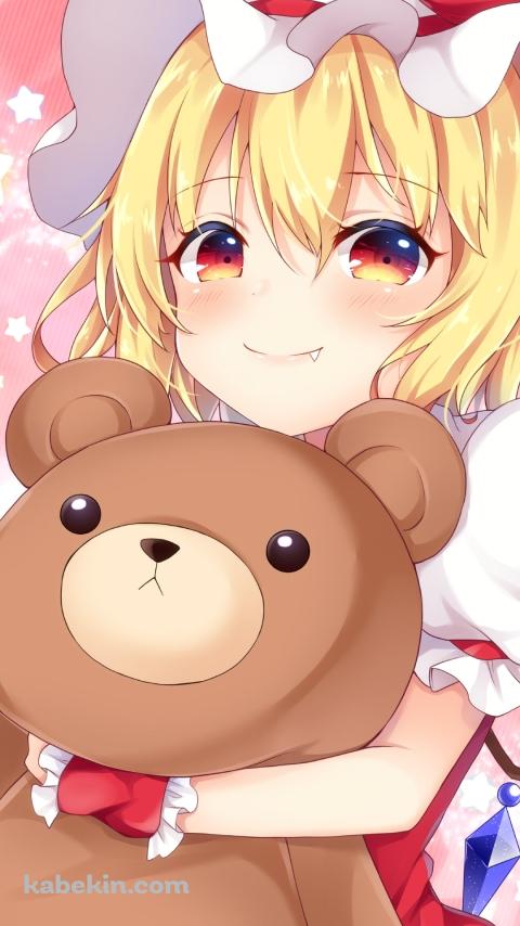 大きな熊のぬいぐるみを持つフランドール・スカーレット / 東方のAndroidの壁紙(480px x 854px) スマホ用