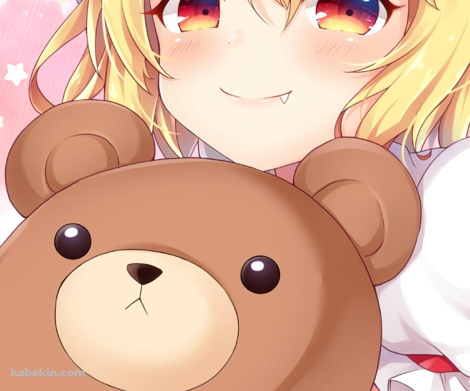 大きな熊のぬいぐるみを持つフランドール・スカーレット / 東方のAndroidの壁紙(960px x 800px) スマホ用