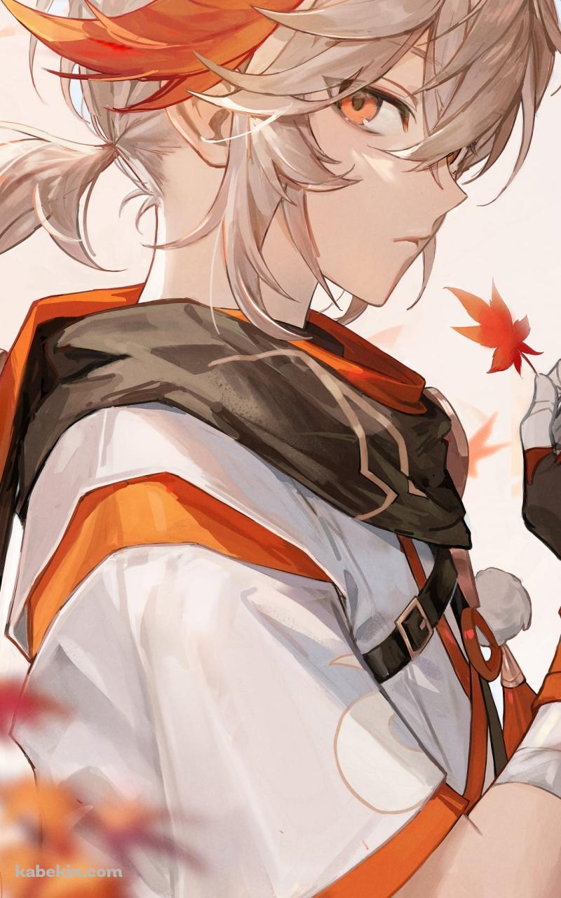 紅葉を持ちこちらを見る楓原万葉 / 原神のAndroidの壁紙(800px x 1280px) スマホ用