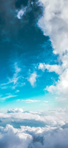 綺麗な水色の空と沢山の雲のiPhone / スマホ壁紙