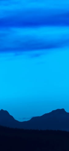 青い空と雲と山のiPhone / スマホ壁紙