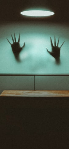 ホラー 心霊 窓ガラスの手 幽霊のiPhone / スマホ壁紙
