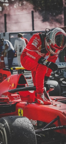 F1 レーサー フェラーリ 赤のiPhone / スマホ壁紙