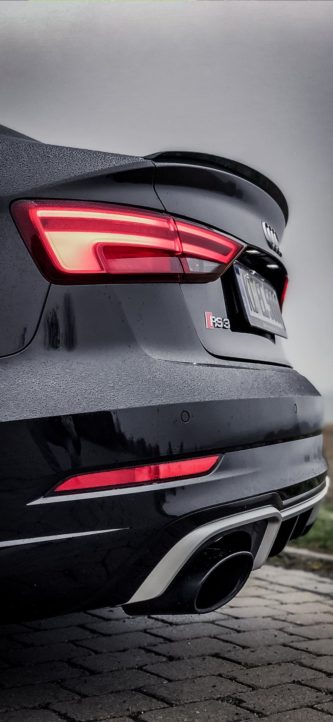 アウディ RS3 黒の1170 x 2532 / スマホ壁紙