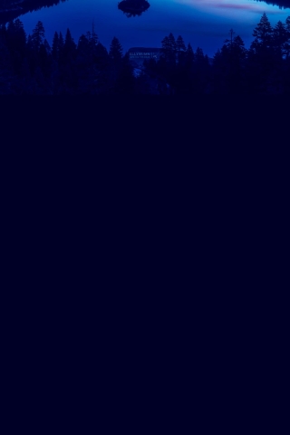 森に囲まれた綺麗な湖 青 湖畔 絶景の320 x 480 / スマホ壁紙