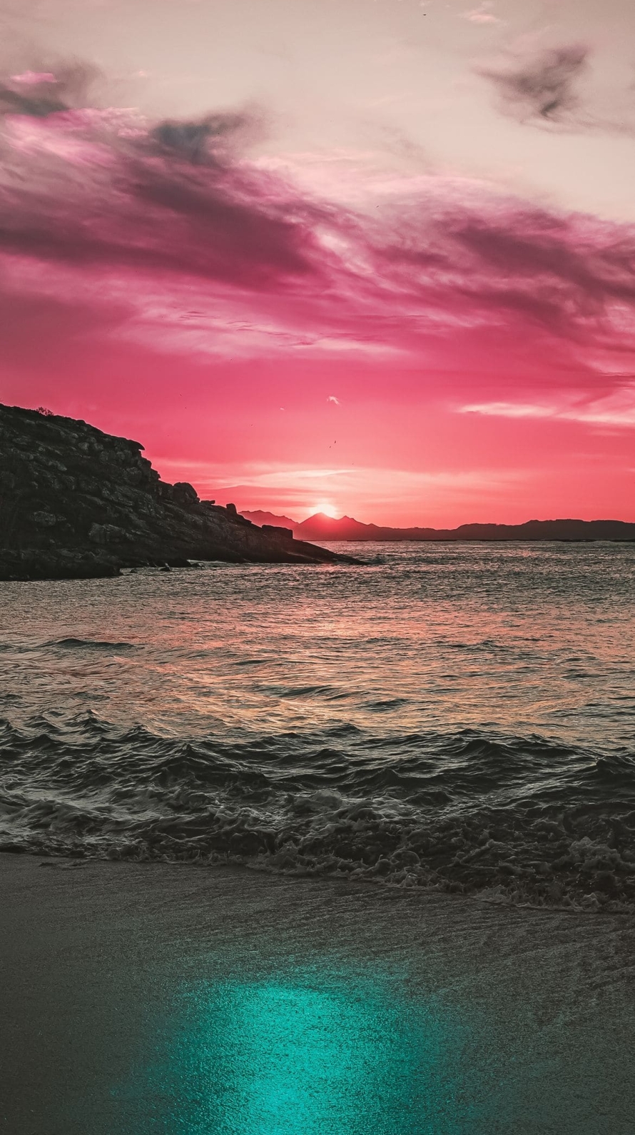 赤い空 夕日 黒い海の0 X 1590用のスマホ壁紙