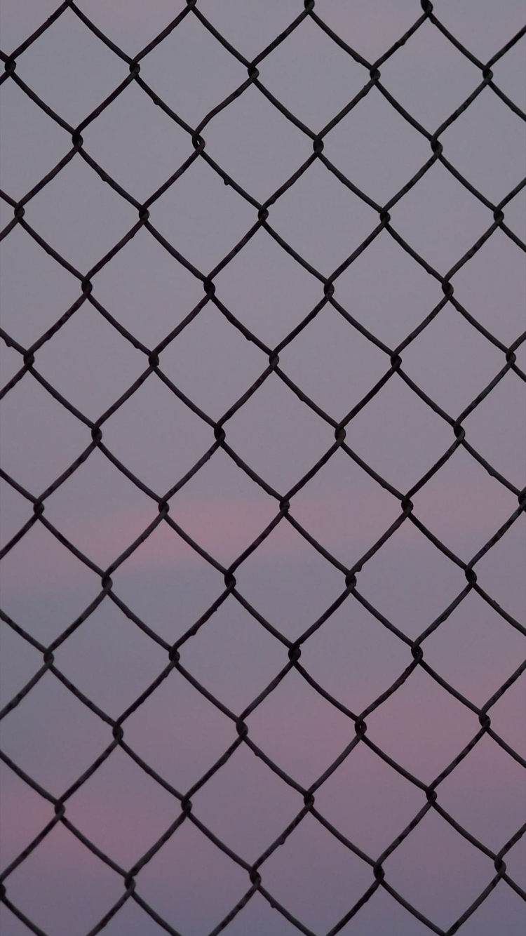 柵 灰色 曇り空の750 x 1334 / スマホ壁紙