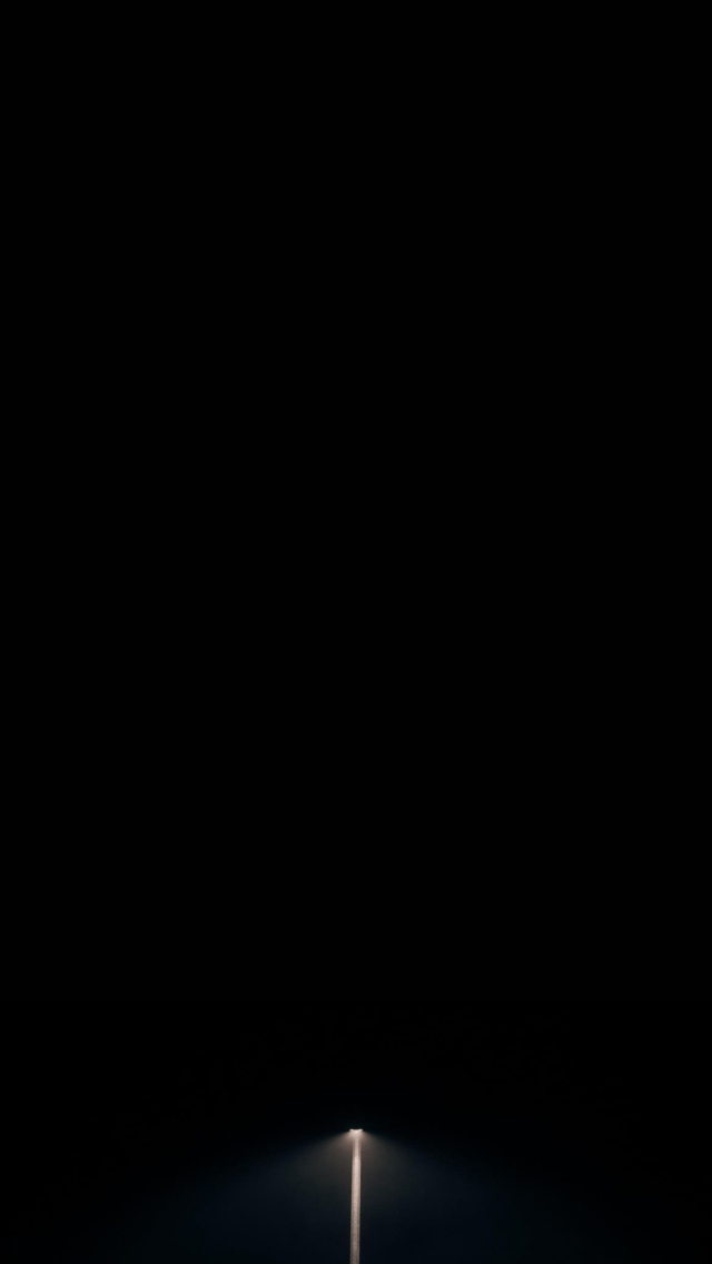 暗い夜の駐車場の640 x 1136 / スマホ壁紙