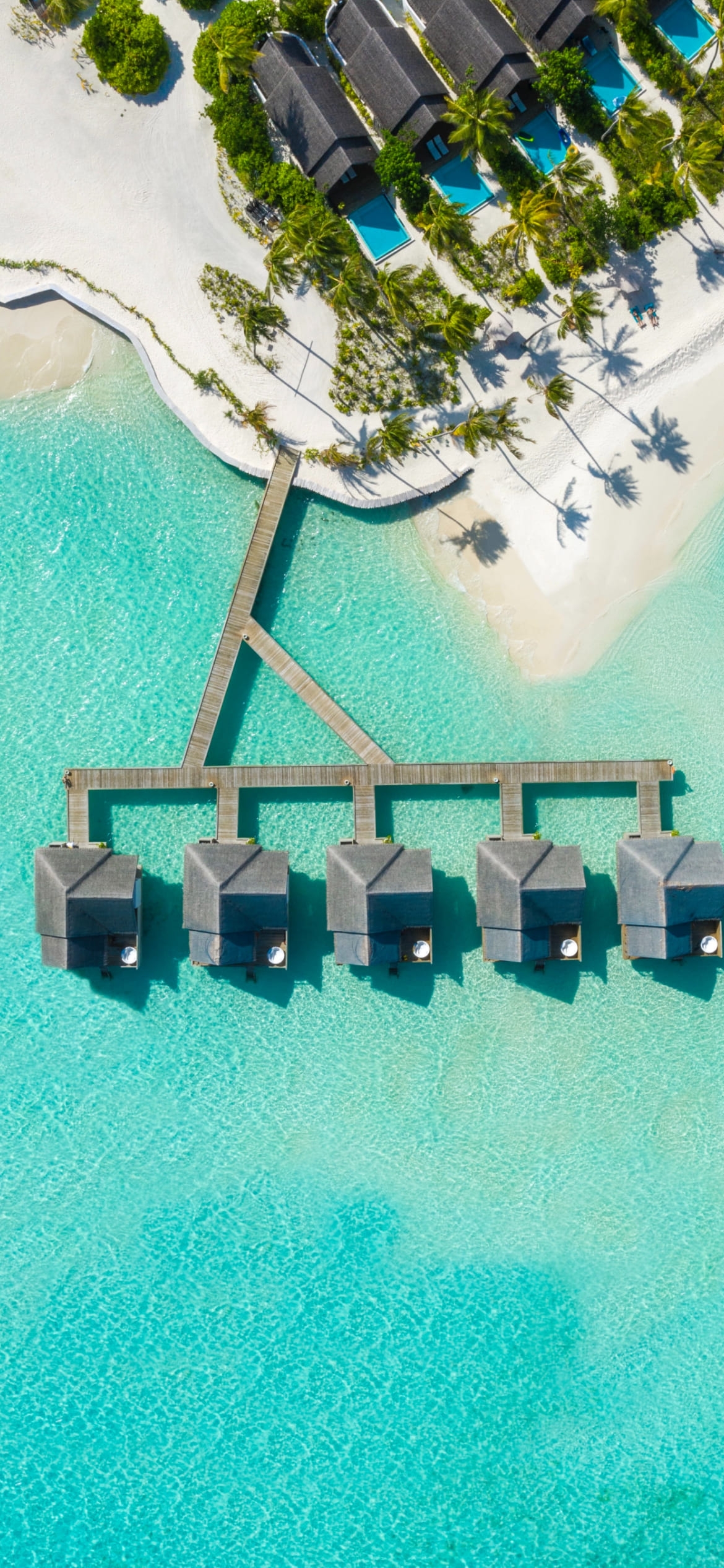 南国の海と建物 サイパンの1170 x 2532 / スマホ壁紙